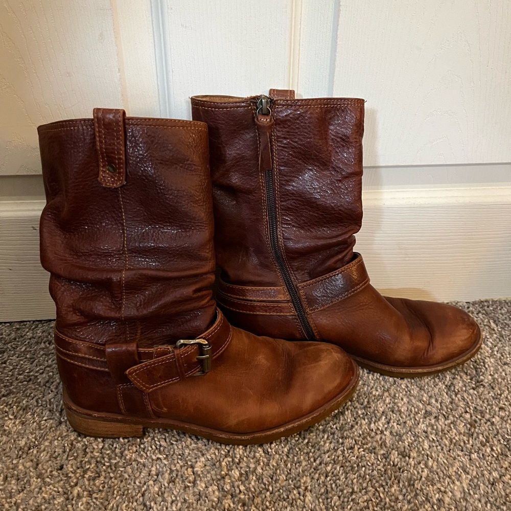 Sofft Aqua riding boots size 7